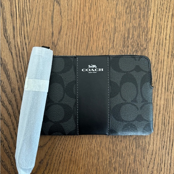 NWT Coach Wristlet - Picture 5 of 10
